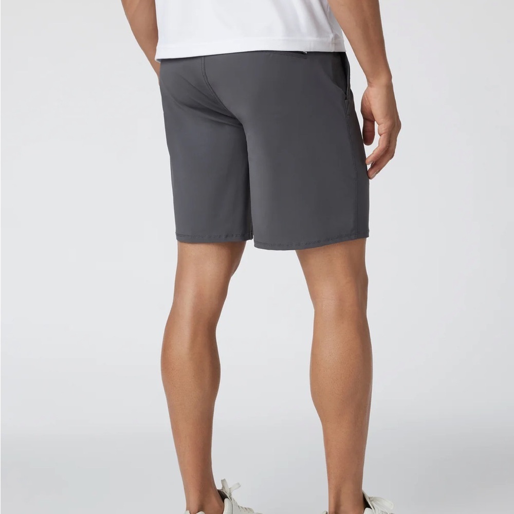 Vuori “Meta” Shorts 8" Inseam In Charcoal Size 36 Excellent Condition! - Picture 5 of 11
